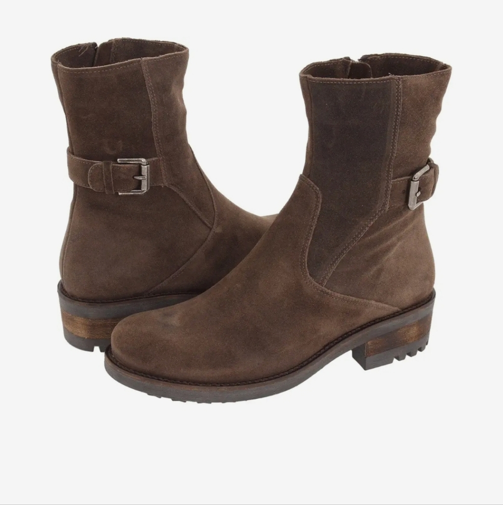 La Canadienne Camilla boots Suede  NEW! Size 6.5